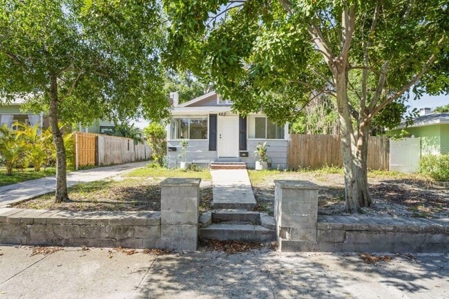 Primary Photo - 403 Princess St