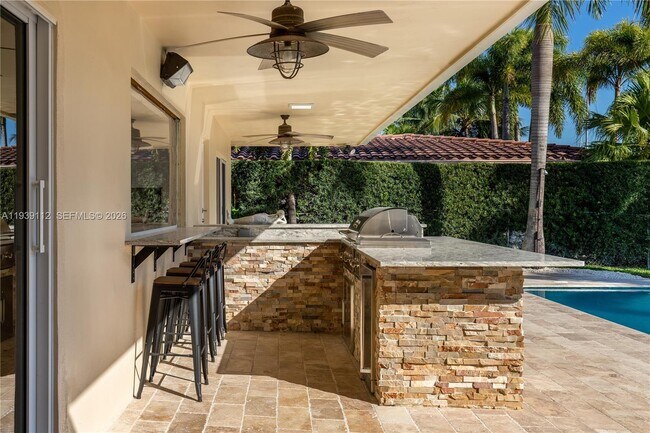 Building Photo - 3010 NE 58th St