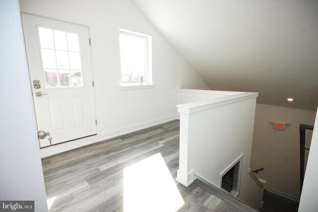 Primary Photo - 6162 Ridge Ave