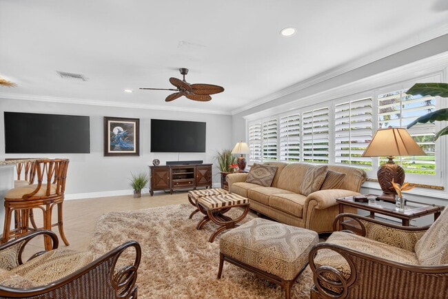 Building Photo - 728 Waterway Dr