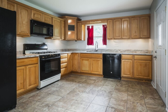 Building Photo - 4320 Bayview Dr