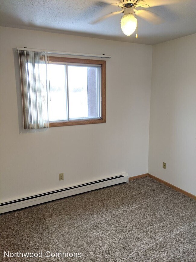 Building Photo - 1350 N Broadway Dr