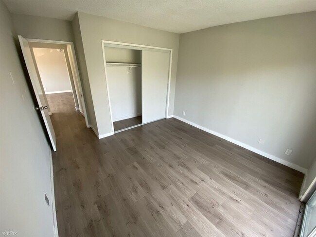 Building Photo - 1208 S Norton Ave