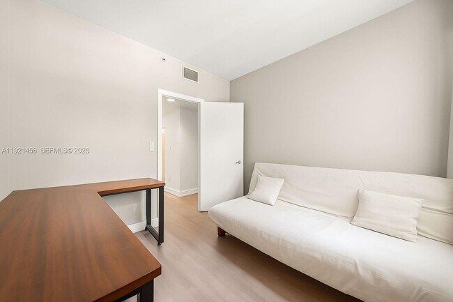 Building Photo - 429 Poinciana Island Dr