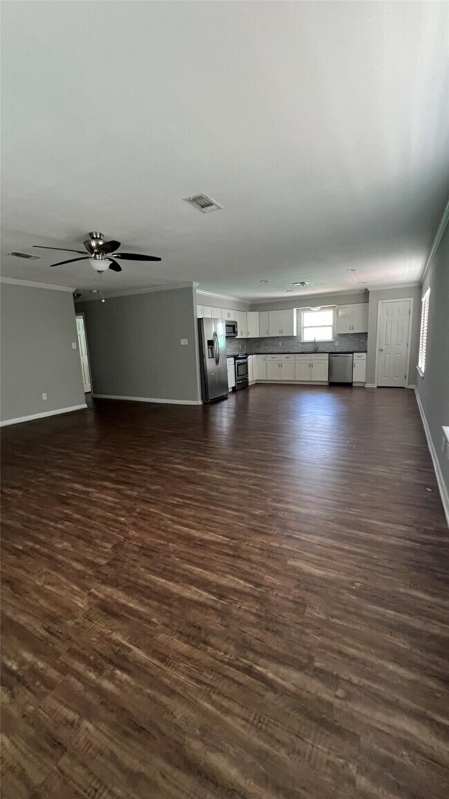 Building Photo - 5706 Avenue T