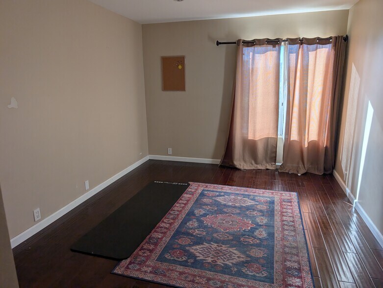 Building Photo - 1855 Diamond St