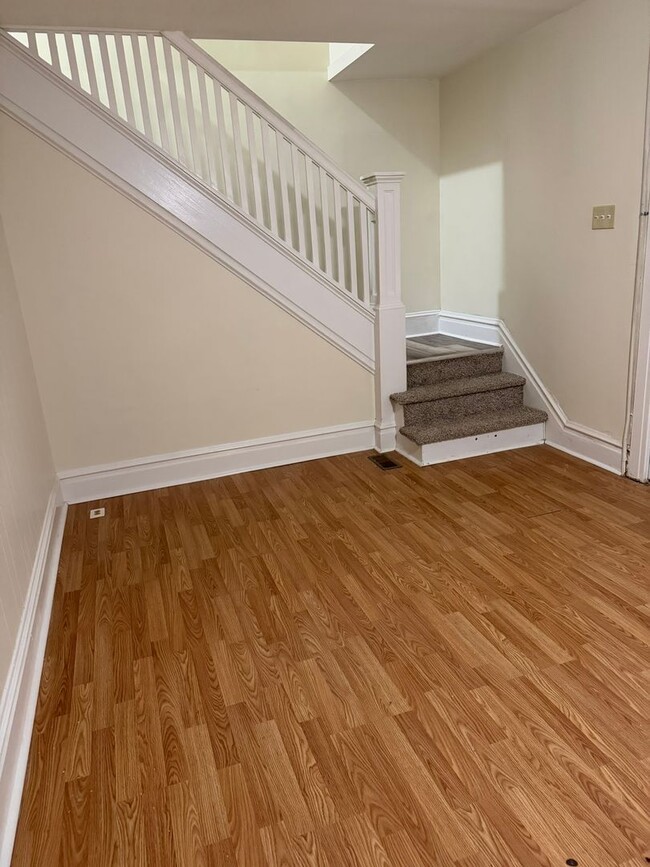 Building Photo - 3 bedroom, 1 bath, 2 story single family house