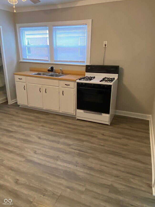 Building Photo - 5338 Winthrop Ave