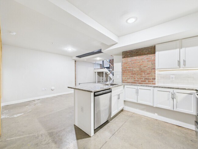 Interior Photo - 10 Walnut Alley