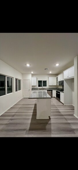 Building Photo - 4426 Jade Ct