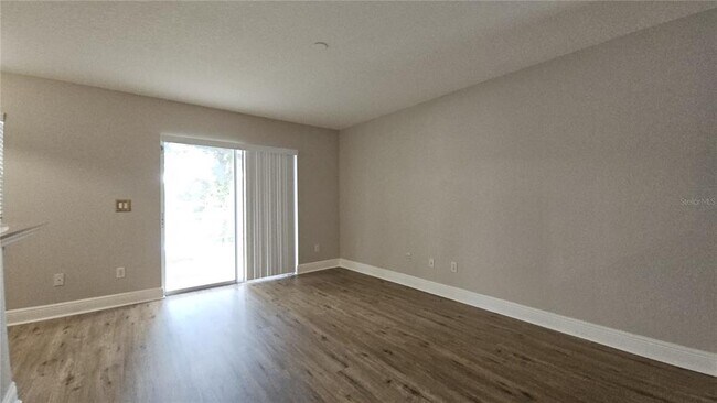 Building Photo - 12706 Somerset Oaks St