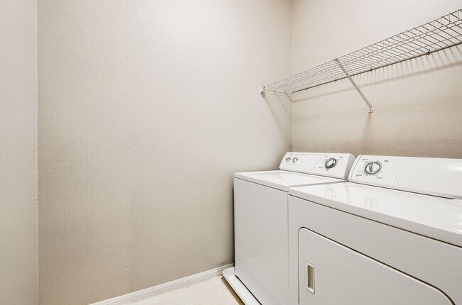 Building Photo - Stylish 2 Bedroom Condo With Community Amenities!