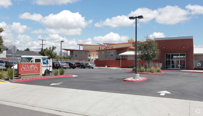 Building Photo - Seasons