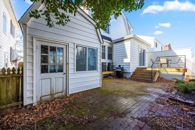 Building Photo - 119 N Clermont Ave