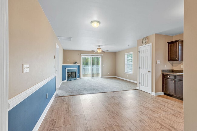 Building Photo - 168 Pine Hollow Rd