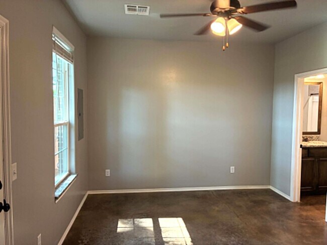 Building Photo - 7508 Redbud Villas Ct