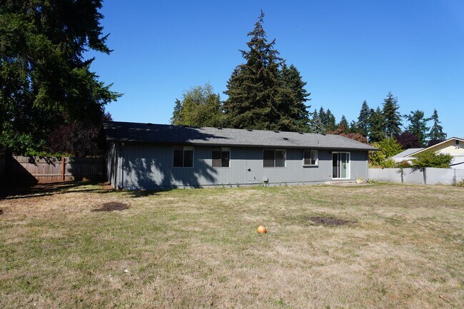 Building Photo - 2909 NE 135th Ave