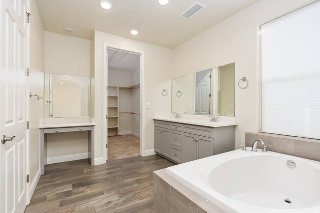 Building Photo - 1383 E Via Azzurra Way