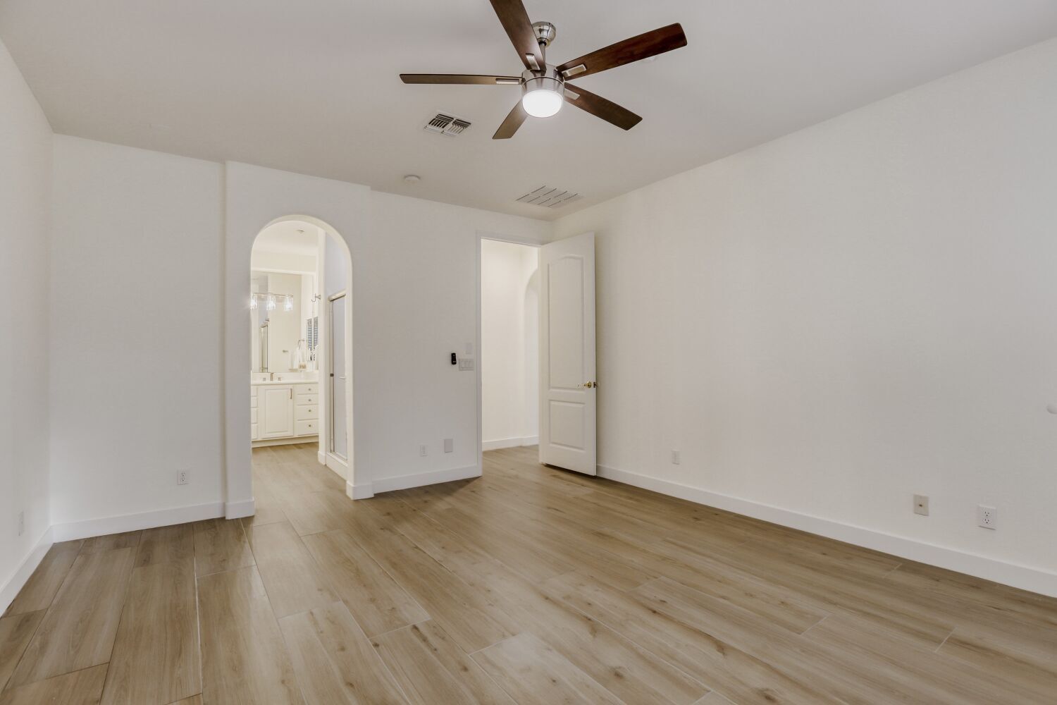 Building Photo - 16844 N 98th Pl