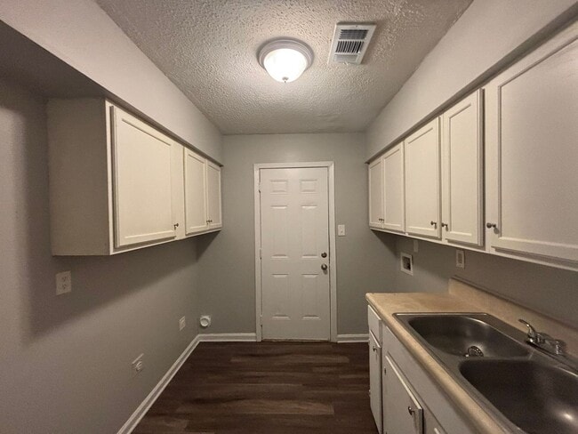 Building Photo - 1425 Todds Creek Cove