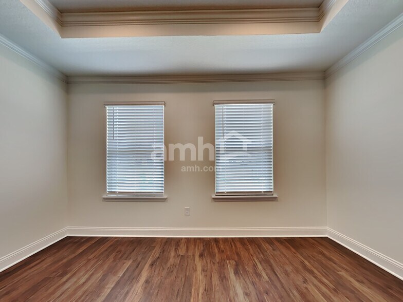 Building Photo - 559 Onate Cir