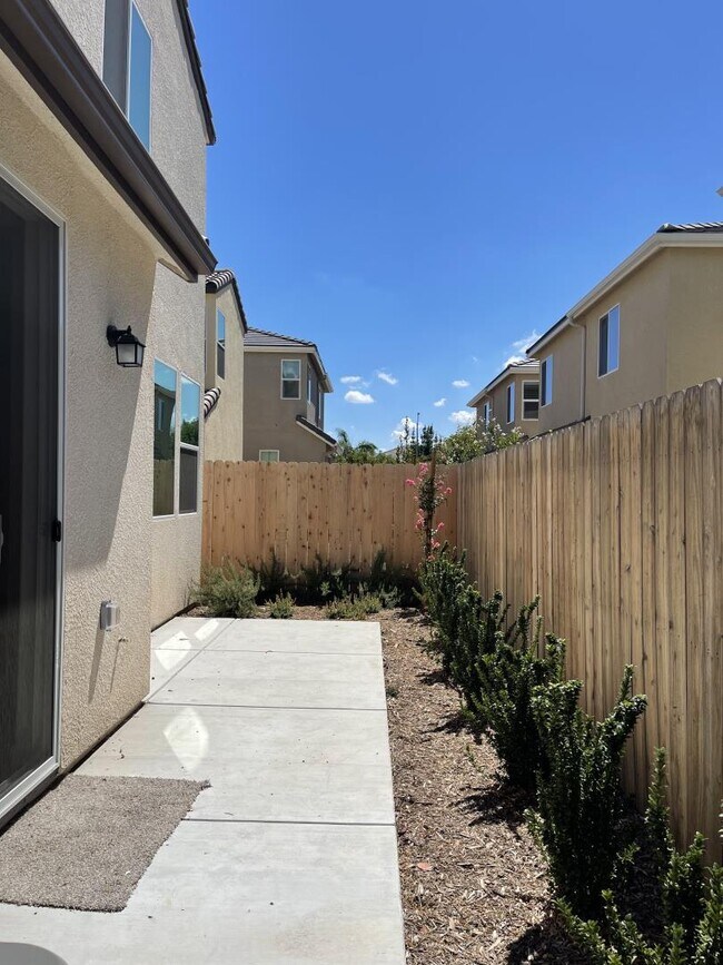 Building Photo - 2014 N Ralph Ln