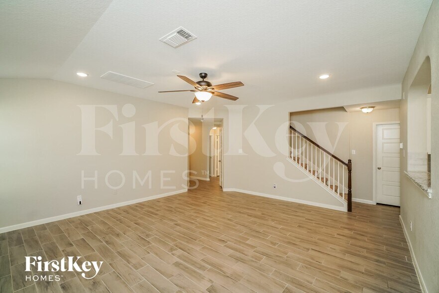 Building Photo - 2267 Hawk Dr