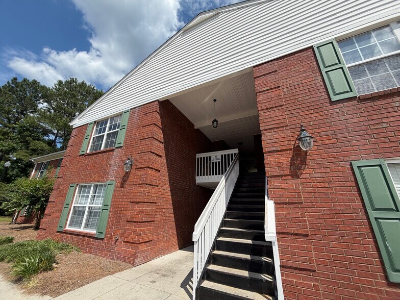 Building Photo - 527 3rd Loop Rd