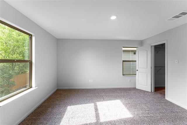 Building Photo - 1301 Parker Dr