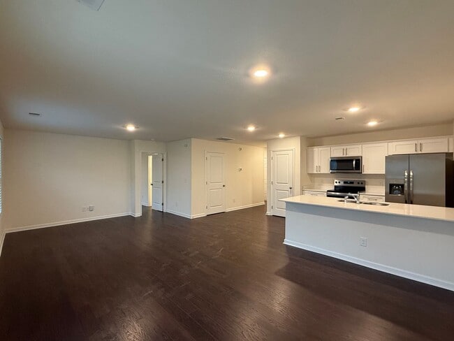 Building Photo - 4 Bedroom 2 Bathroom Home located in Greeneville, TN