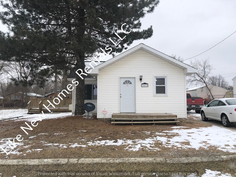 Building Photo - 3273 Berent St