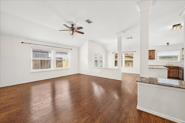 Building Photo - 3810 Los Arroyos Dr