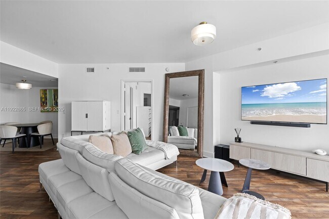 Building Photo - 350 S Miami Ave