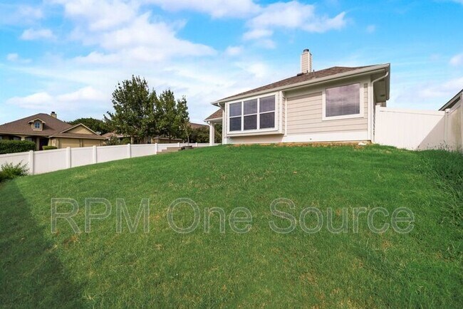 Building Photo - 300 Creekside Dr