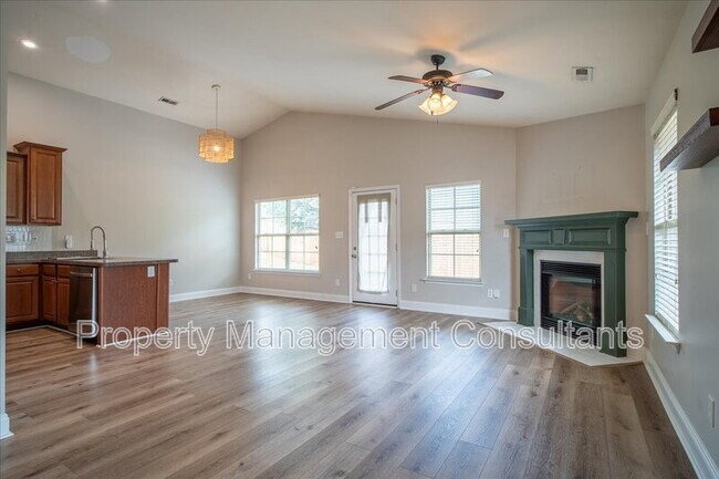 Building Photo - 108 Oak Shade Dr