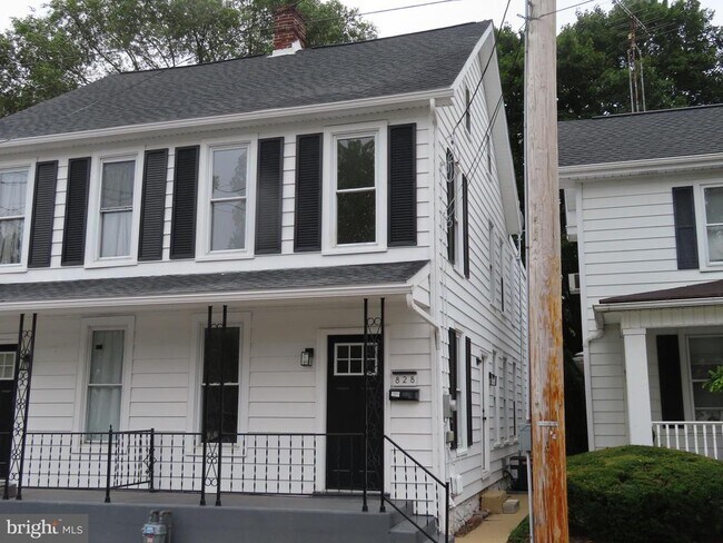Building Photo - 828 Broad St