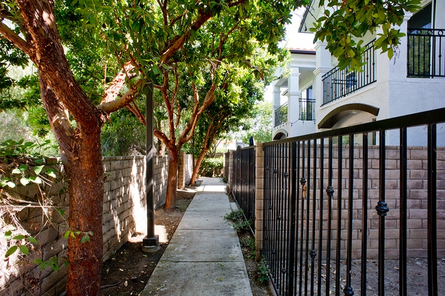 Building Photo - 2339 Chiquita Ln