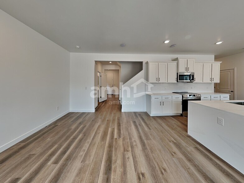 Building Photo - 7399 S Paseo Monte de Oro