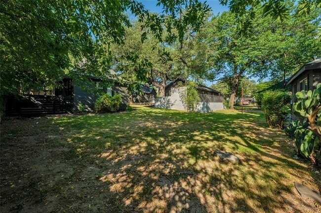 Building Photo - 1507 Drake Ave