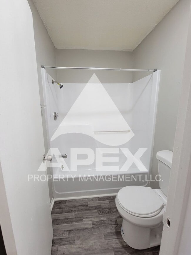 Building Photo - Newly Renovated - Alcoa Studio Apartments – Convenient Location!