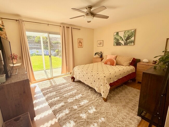 Building Photo - 13940 Barrymore St