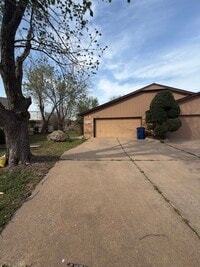 Building Photo - 418 Britton Ct