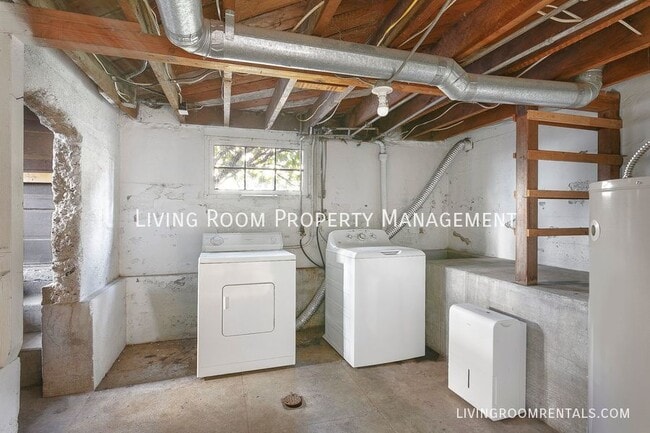 Building Photo - 6303 SE Windsor Ct