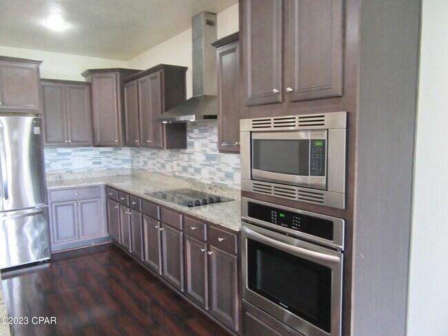 Building Photo - 105 N Shoreview Dr.