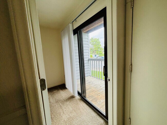 Building Photo - 503 Sunridge Dr