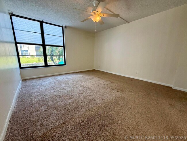 Building Photo - 6 Royal Palm Way