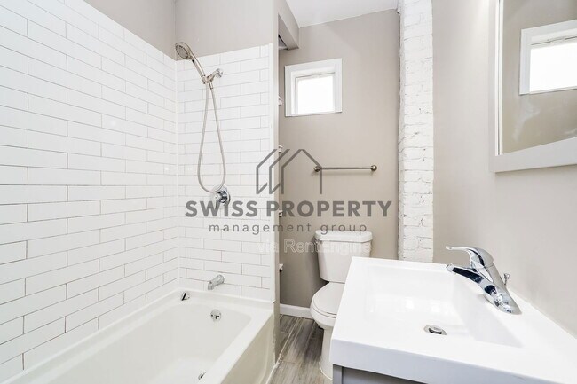 Building Photo - 761 Seymour Ave