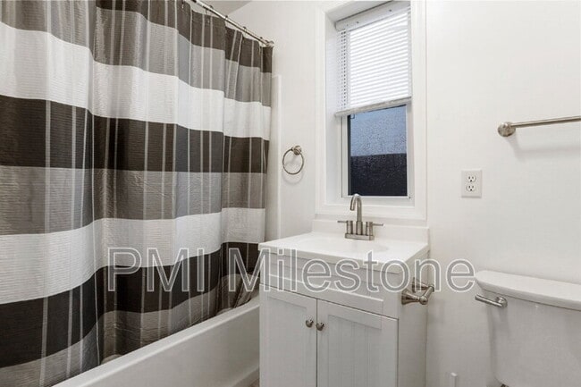 Building Photo - 207 N Mulberry St