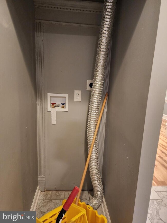 Building Photo - 2807 W Allegheny Ave