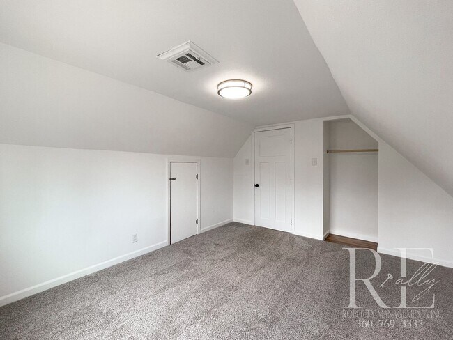 Building Photo - 3BR Bremerton Home with Vintage Charm & Mo...